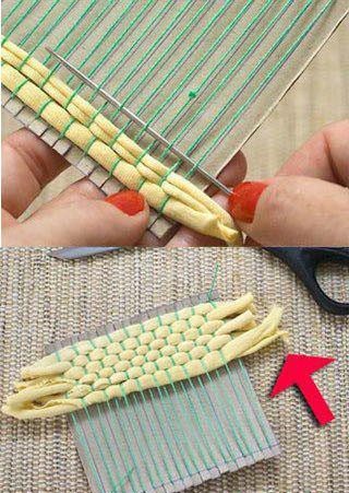 Bước này bạn đan các sợi vải đã cắt từ trước vào từng sợi chỉ. Chắc ai cũng biết đán Nóng 1 :D phải không. Tiếp tục đan như vậy cho đến hết