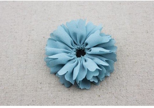 Bước 5. Sau khi dán dải chun vải xong bạn được 1 bông hoa như ở hình trên. 