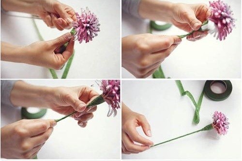 Bước 4. Bạn dùng băng keo sáp quấn chặt phần rồi quấn tiếp thêm xuống phần đoạn thép si làm thân bông hoa cúc.