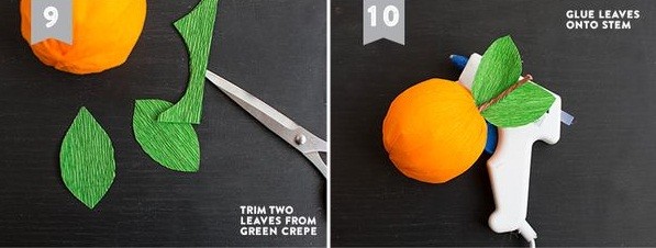 Bước 5. Dùng giấy màu xanh cắt 2 chiếc lá rồi lấy súng bắn keo gắn 2 chiếc lá vào phần cuống của quả cam là xong rồi. Vậy là bạn đã hoàn thành xong quả cam với một vài thao tác đơn giản đúng không nào. Chúc các bạn thành công.