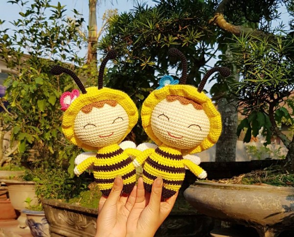 Hai em ong dễ thương