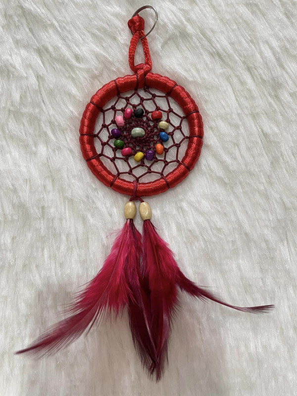 Dream catcher 2 cánh lông màu đỏ.