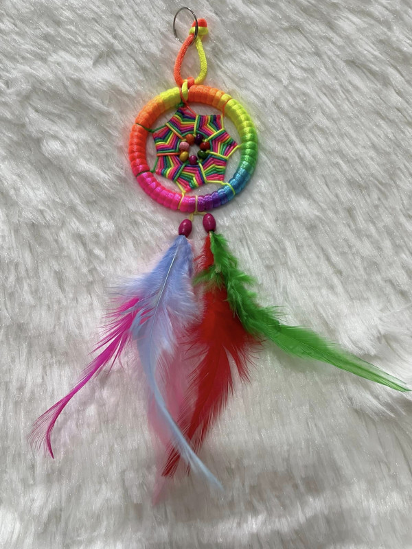 Dream catcher 2 cánh lông bảu sắc cầu vồng.