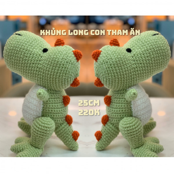 Mẫu móc bé khủng long xanh tham ăn, cao 25cm có xừng màu nâu.