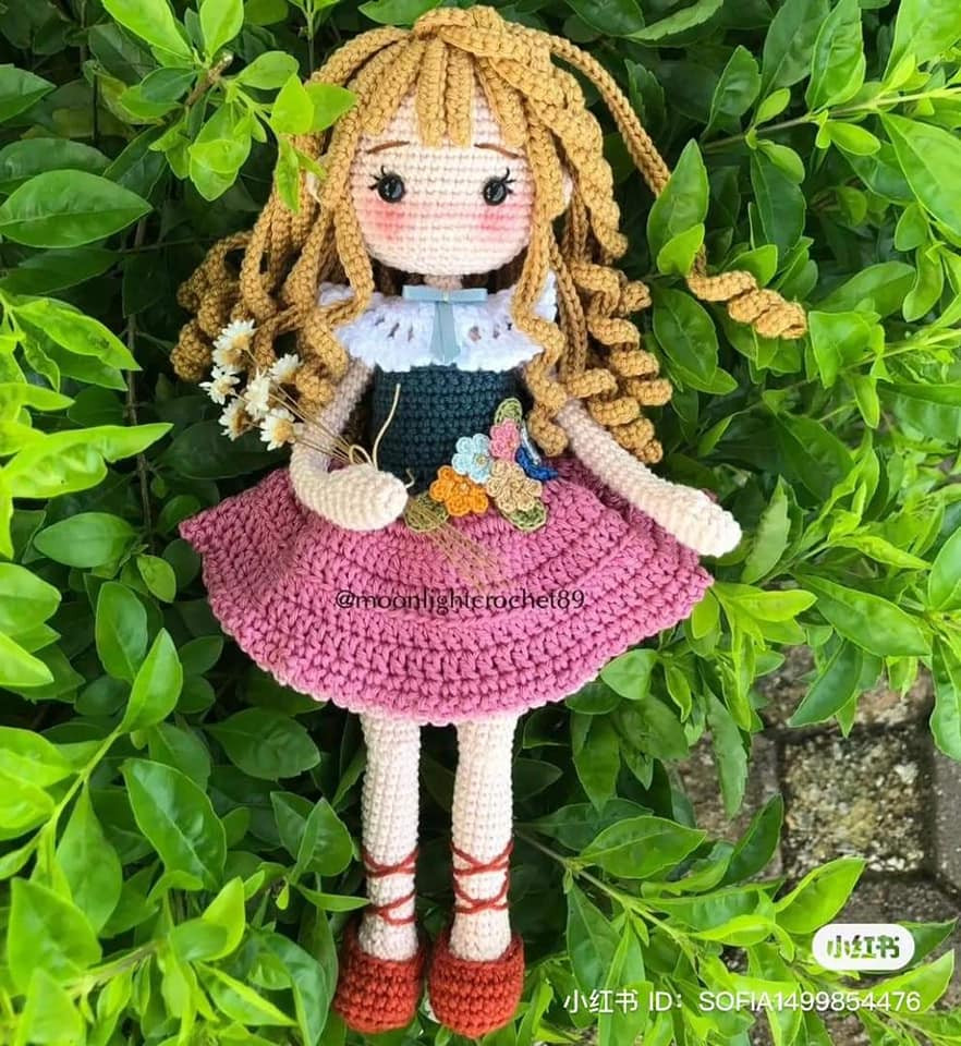 Blonde doll crochet pattern, pink flared skirt