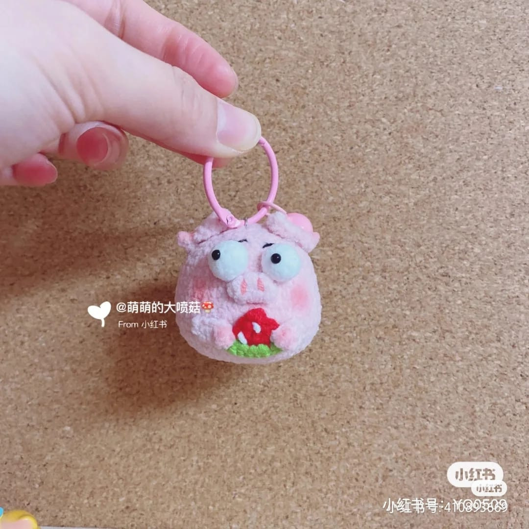 Pink pig head keychain crochet pattern