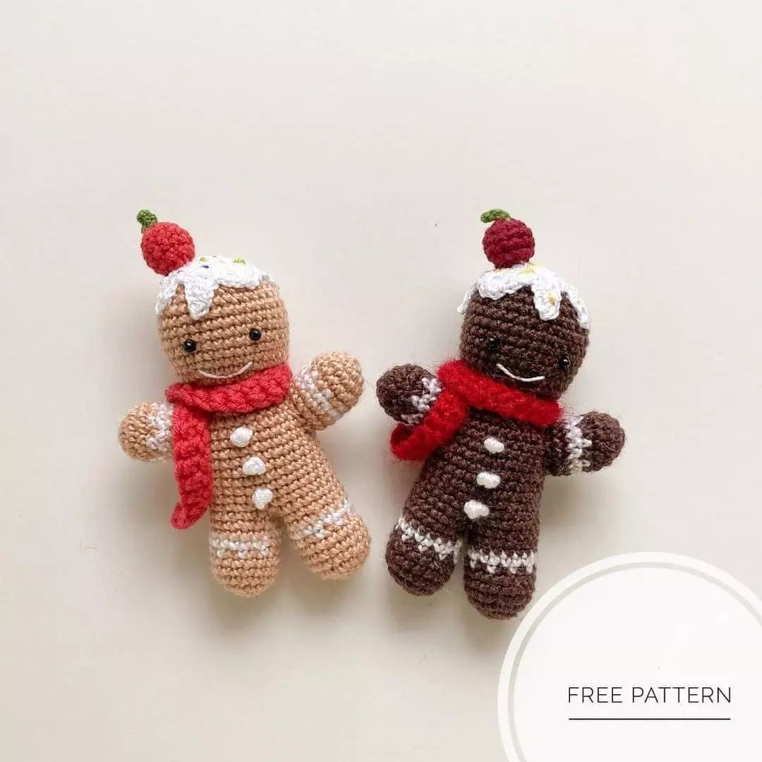 Baby gingerbread crochet pattern, red scarf.
