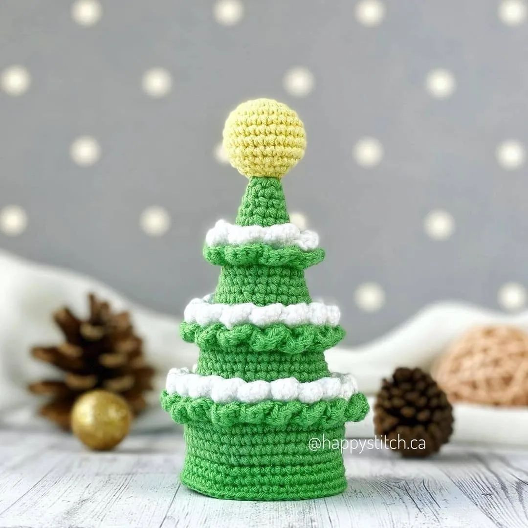 Christmas tree crochet pattern with golden ball.