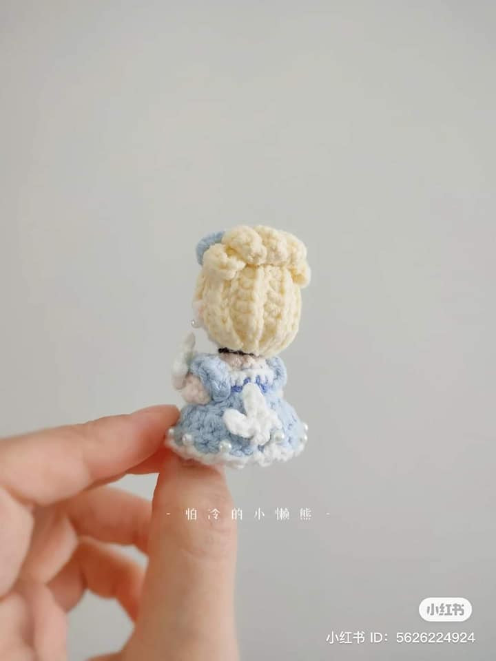 crochet pattern blonde doll wearing light blue dress.