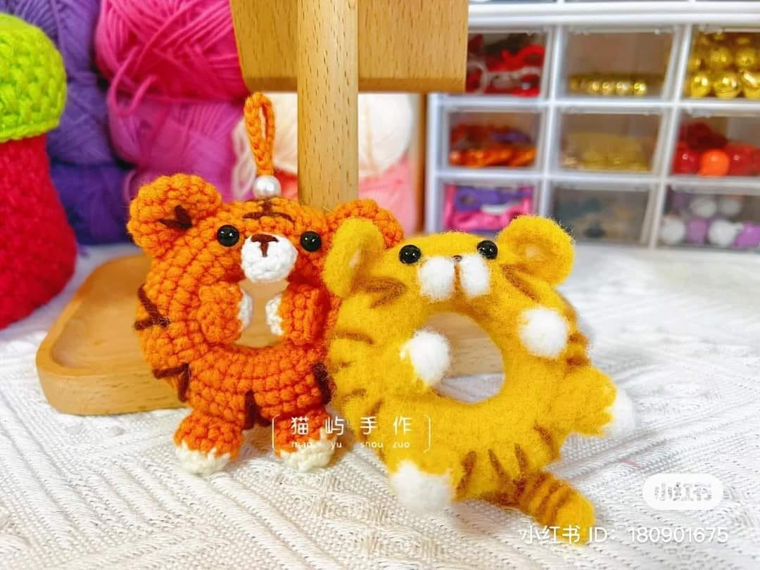 crochet pattern donut, tiger.