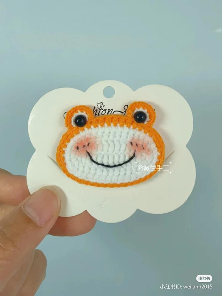 crochet pattern frog face hair clip