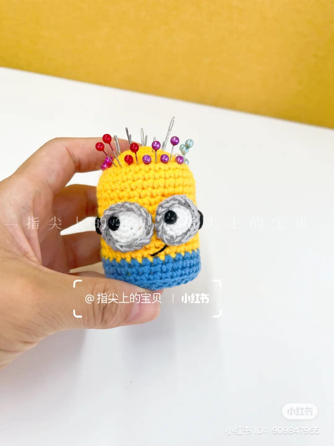 crochet pattern keychain minions