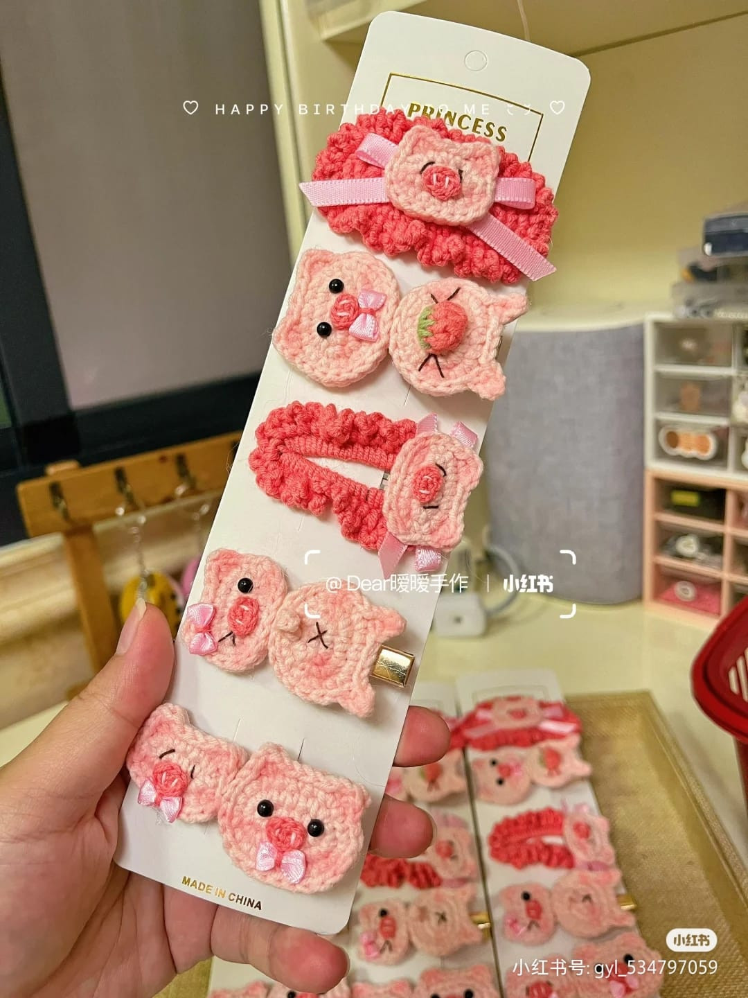 crochet pattern pink pig hair clip.