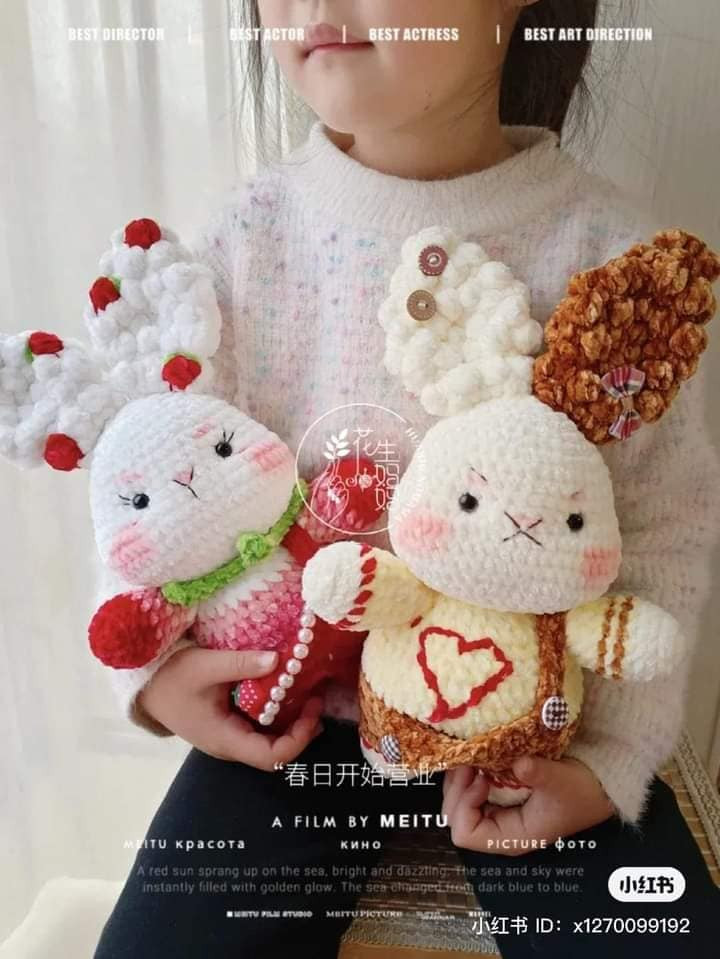 crochet pattern white rabbit wearing blue overalls.