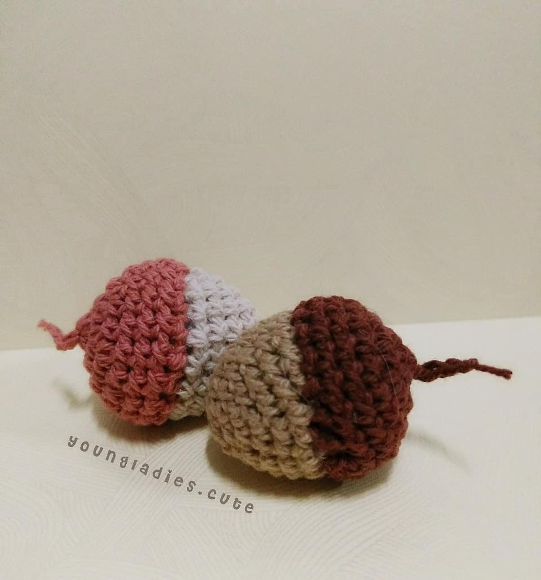 free crochet pattern acorn