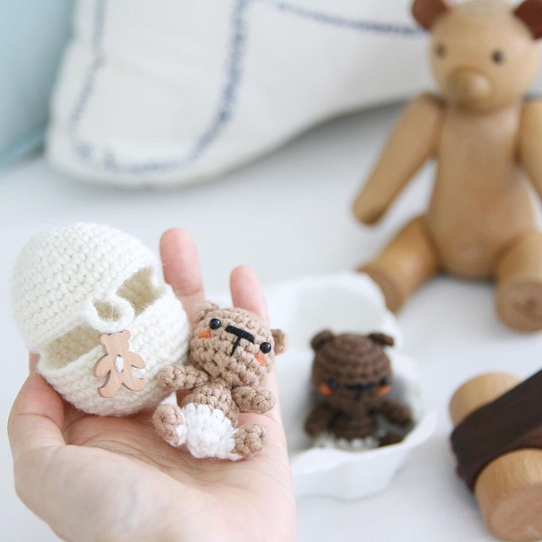 free crochet pattern hatching mini bear egg