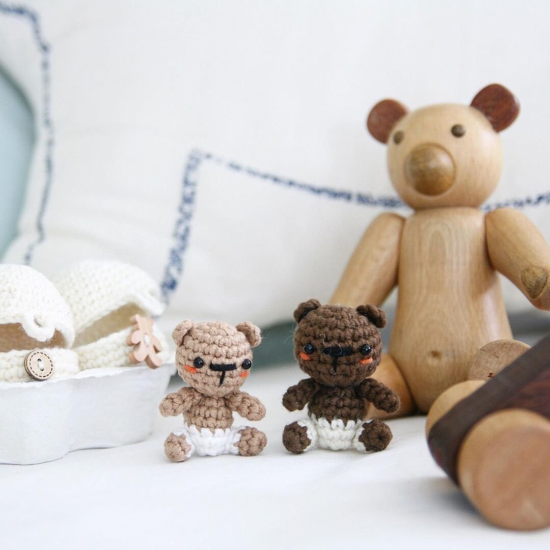 free crochet pattern hatching mini bear egg