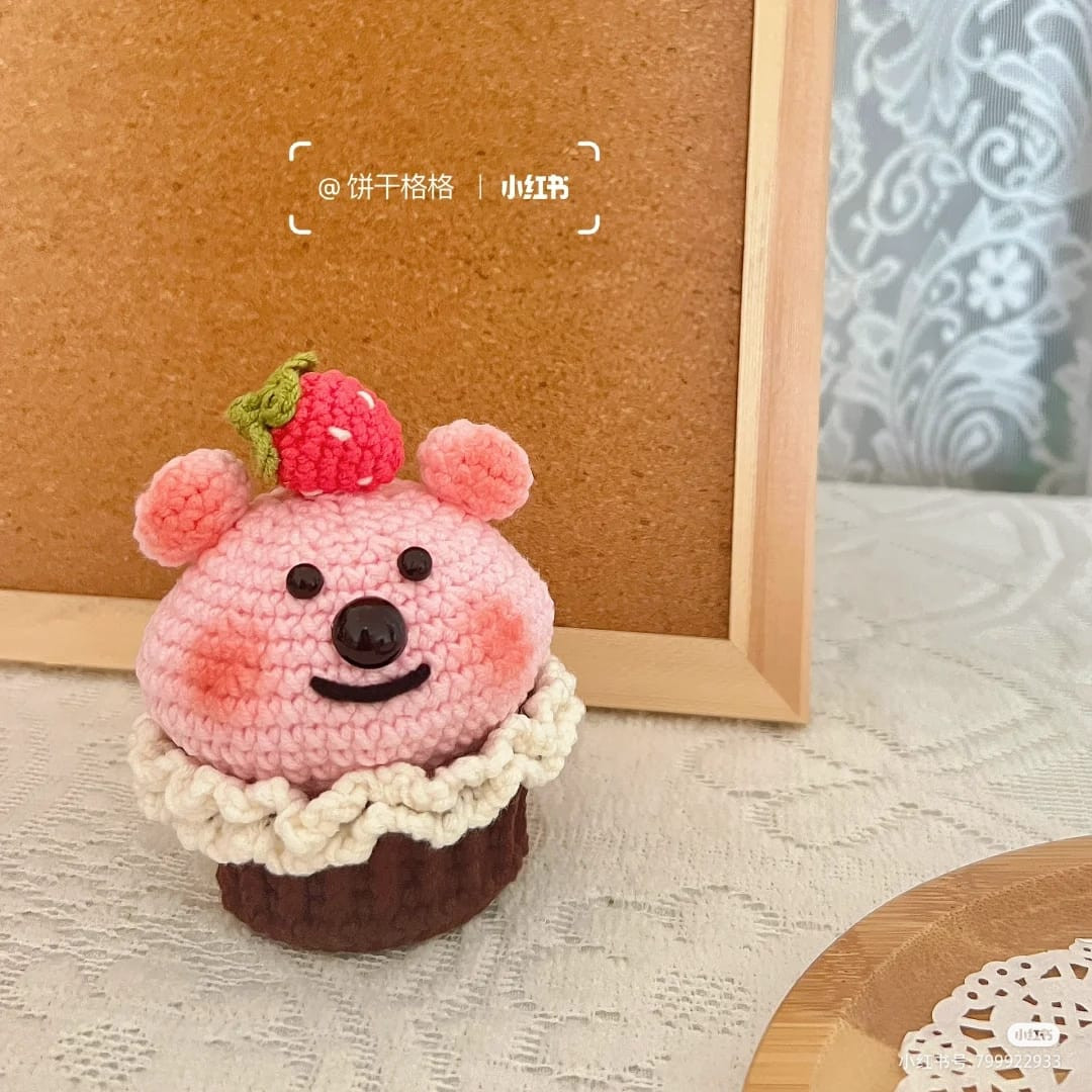 Pink pig and strawberry crochet pattern.