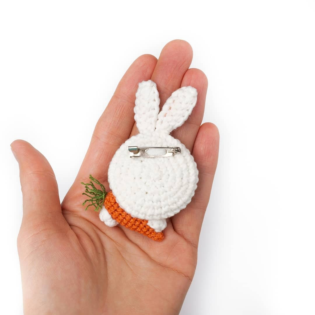 rabbit hugging carrot