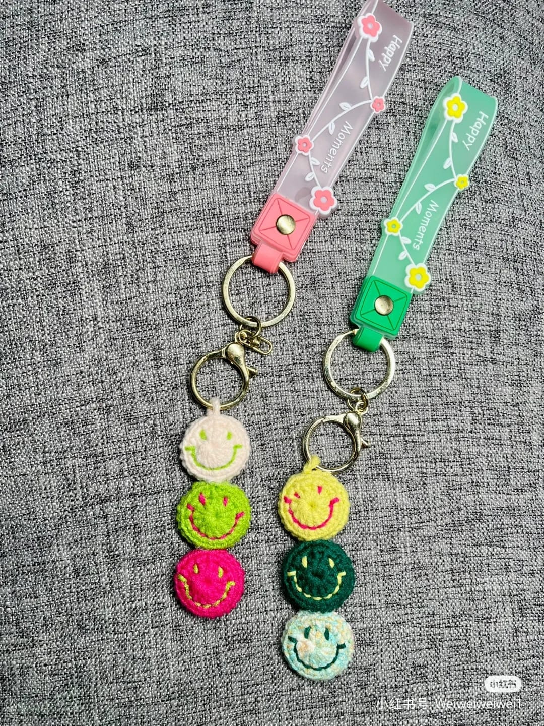 Smiley face keychain pattern