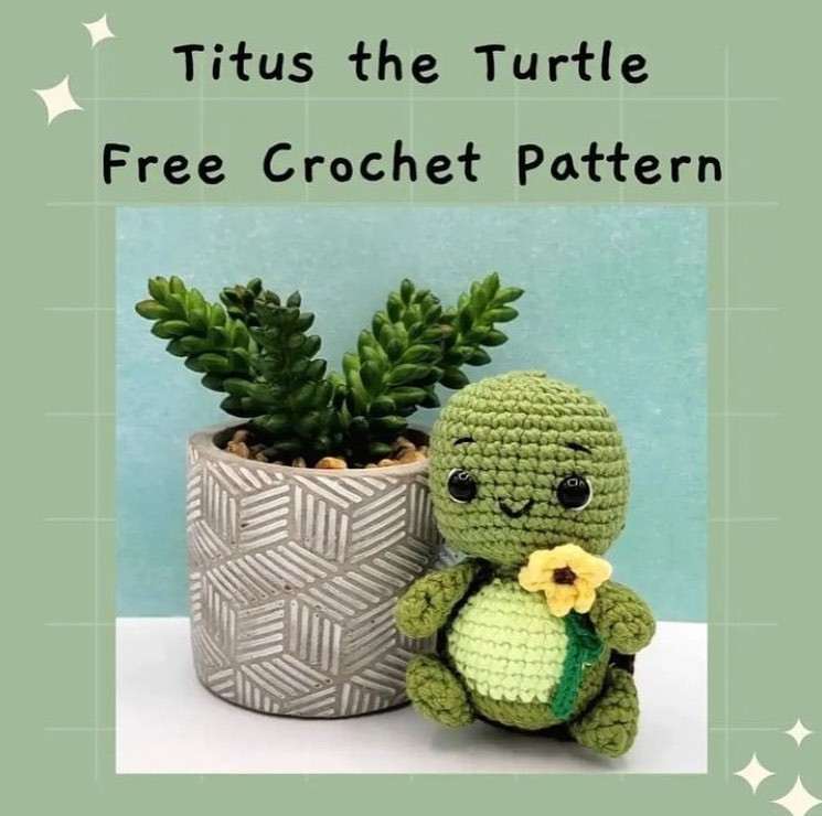 Turtle crochet pattern with flowers at the neck