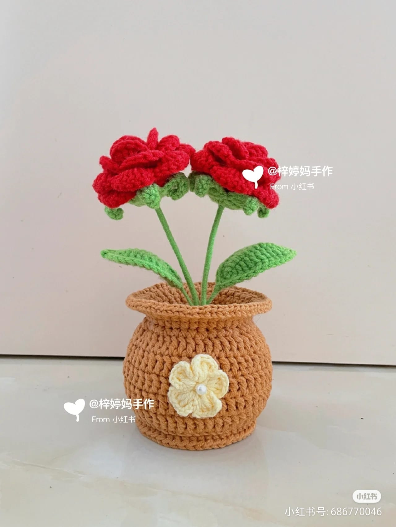 Woolen crochet pattern Red rose pot