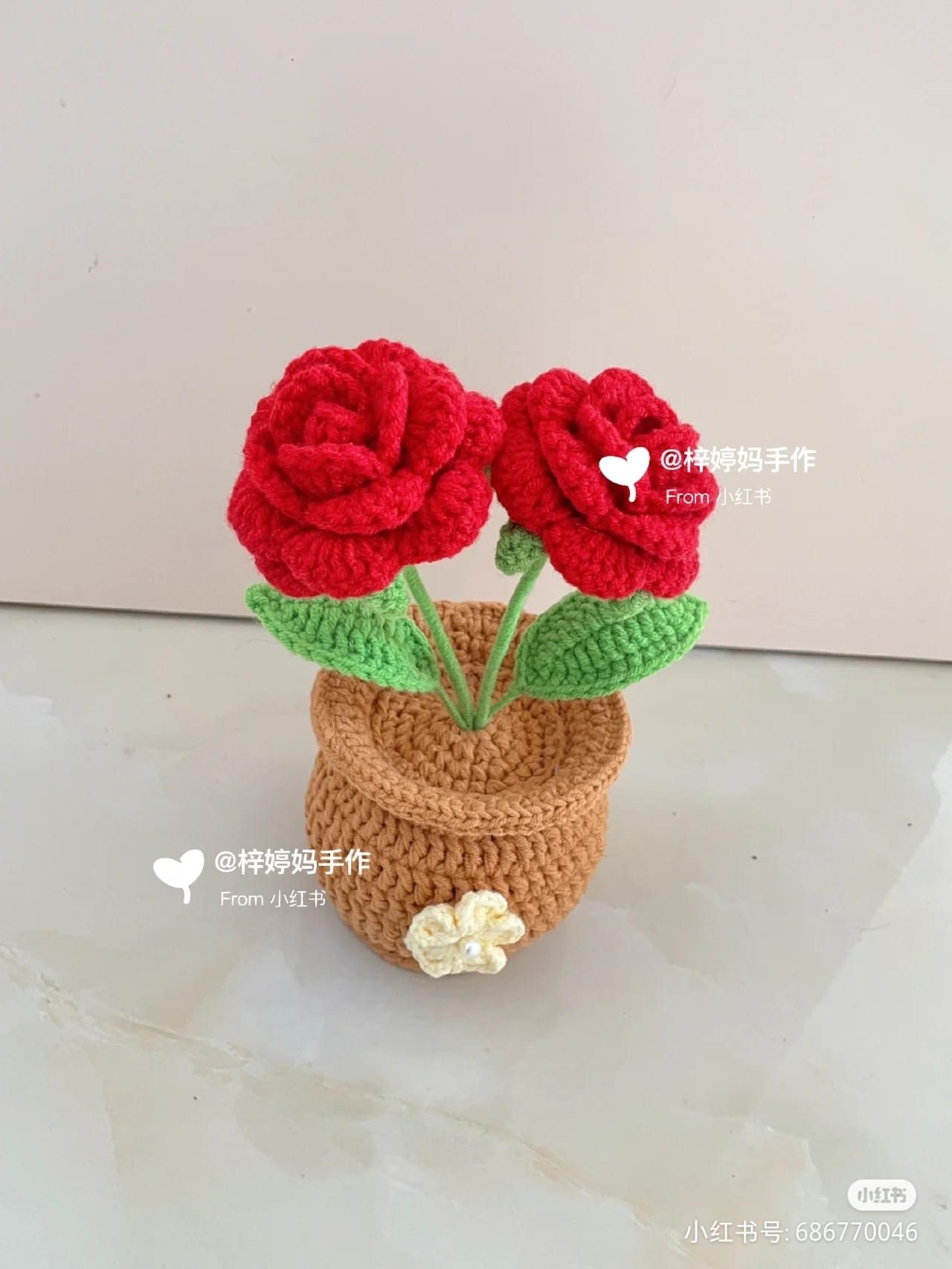 Woolen crochet pattern Red rose pot