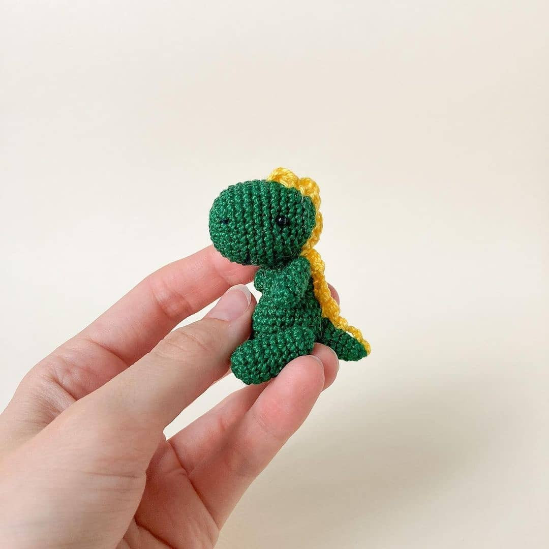 Yellow frilled dinosaur crochet pattern