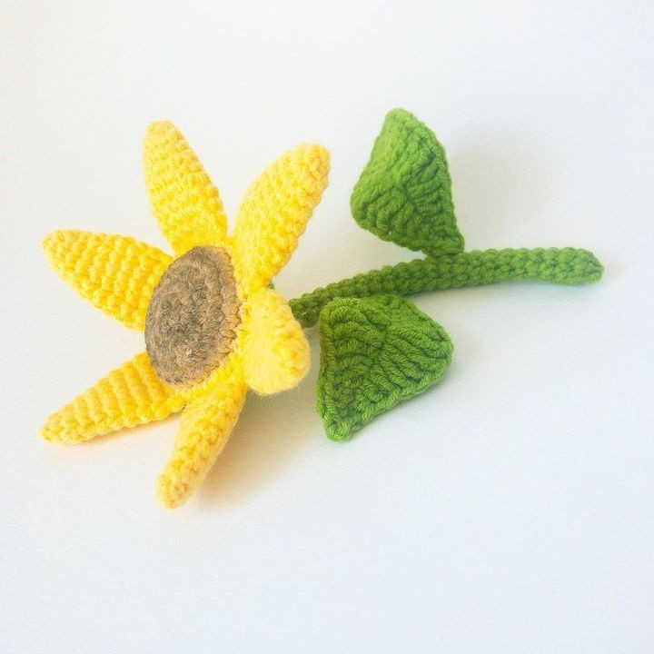 yellow sun flower crochet