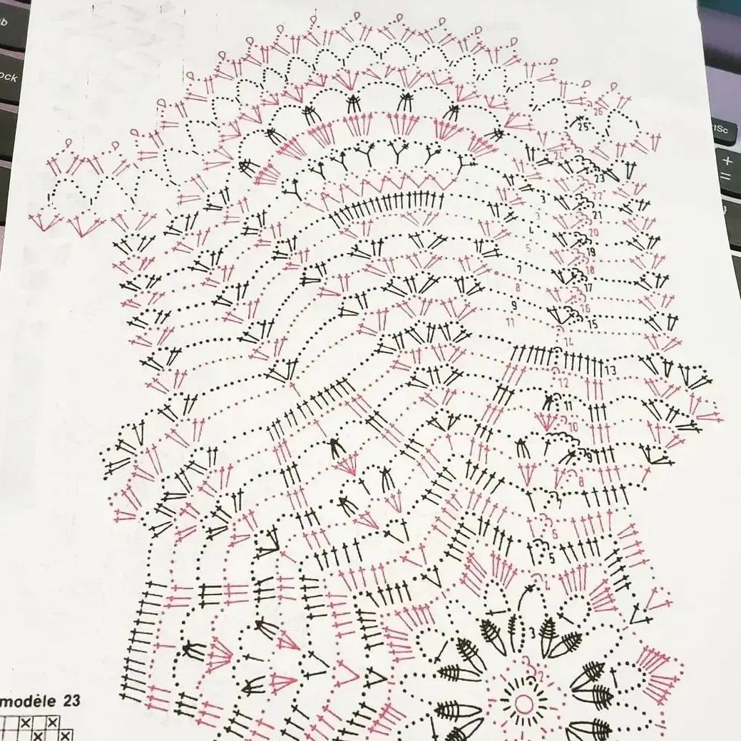 eight-pointed free crochet pattern, with eight large petals inside