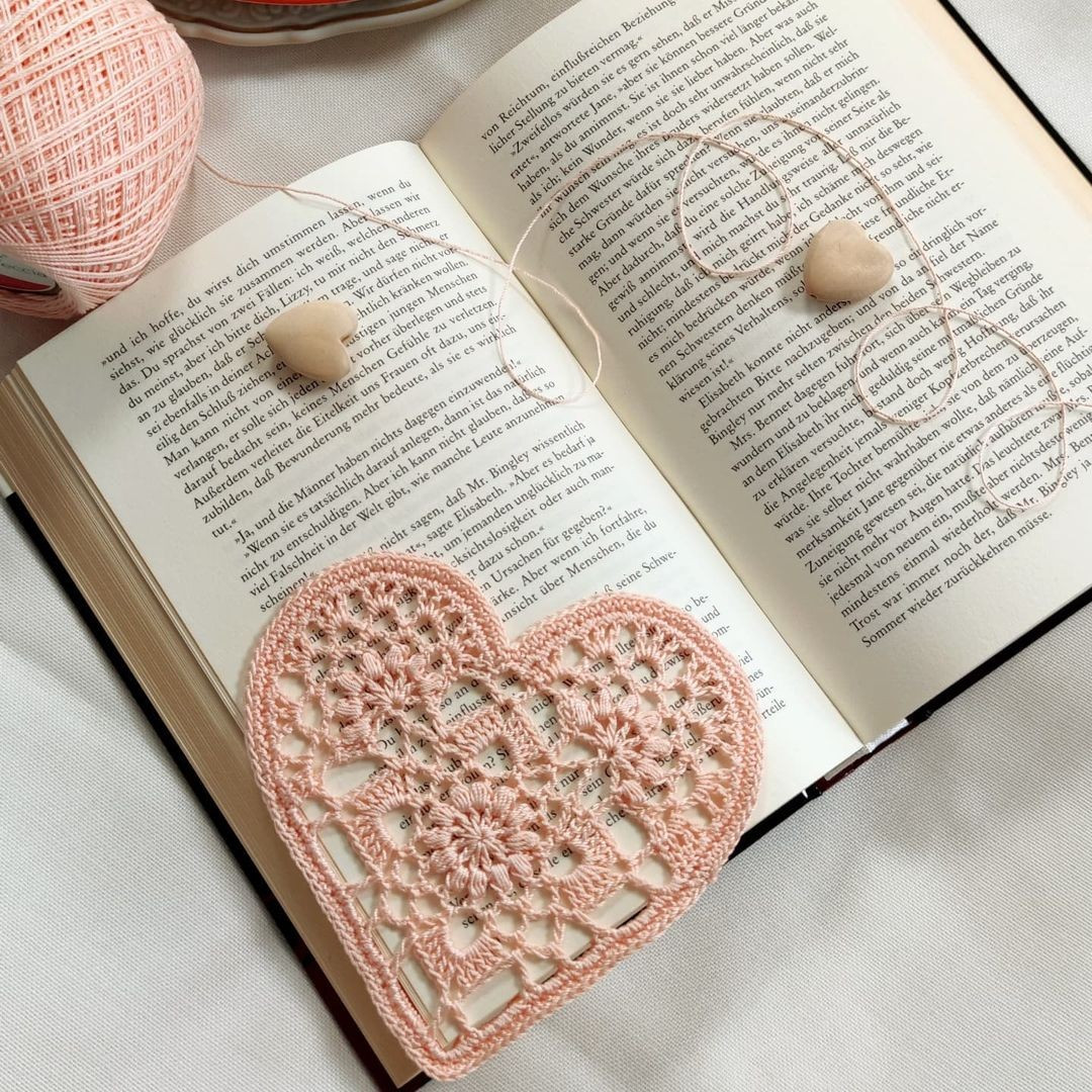 free crochet pattern bookmark heart shape