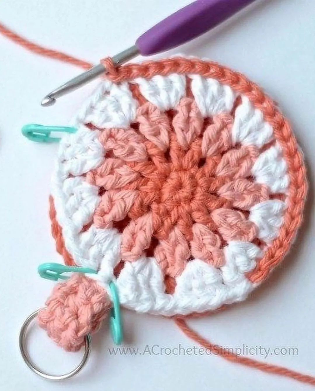 free crochet pattern circle with circle in the middle.