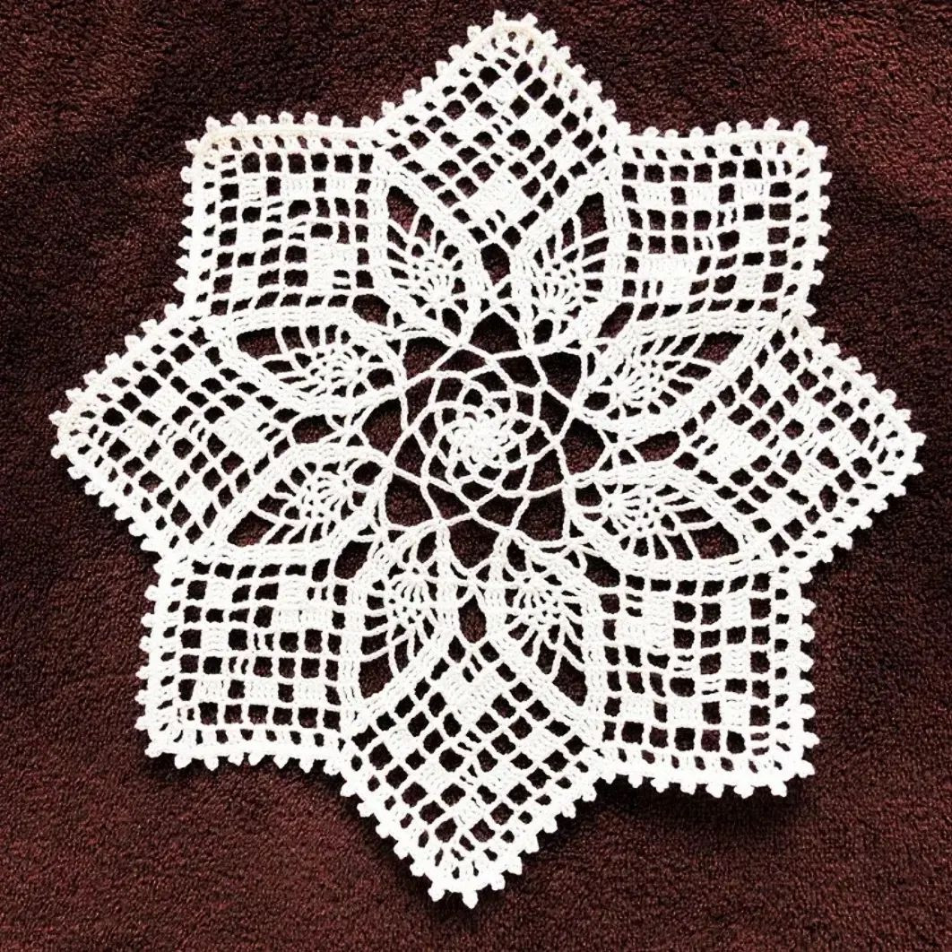 free crochet pattern circle with circles on the edges, leaves on the inside.