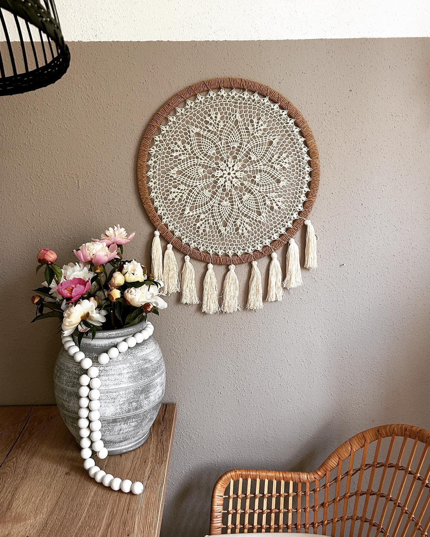 free crochet pattern circle with eight leaves