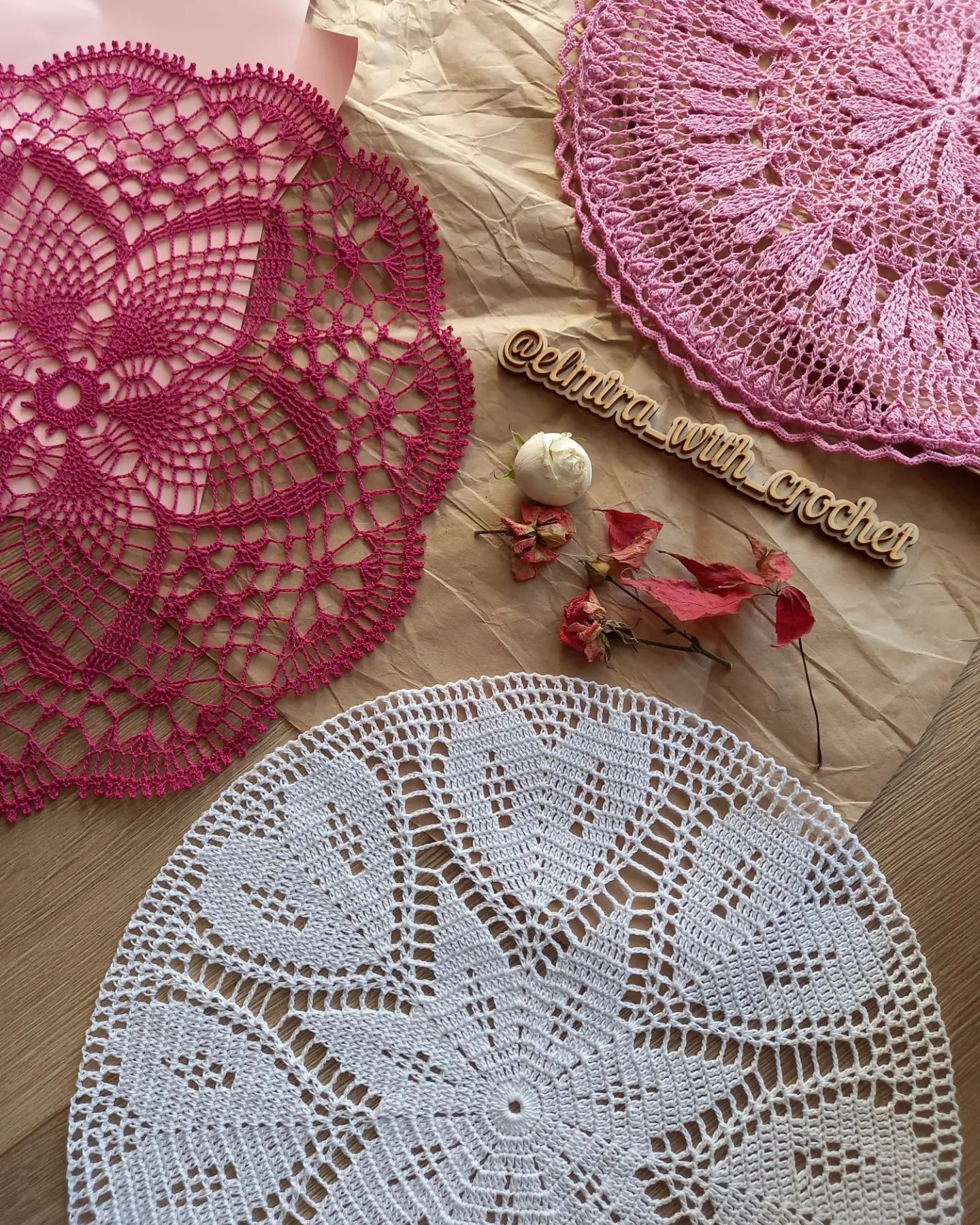 free crochet pattern circle with the back of the petal going from the center.