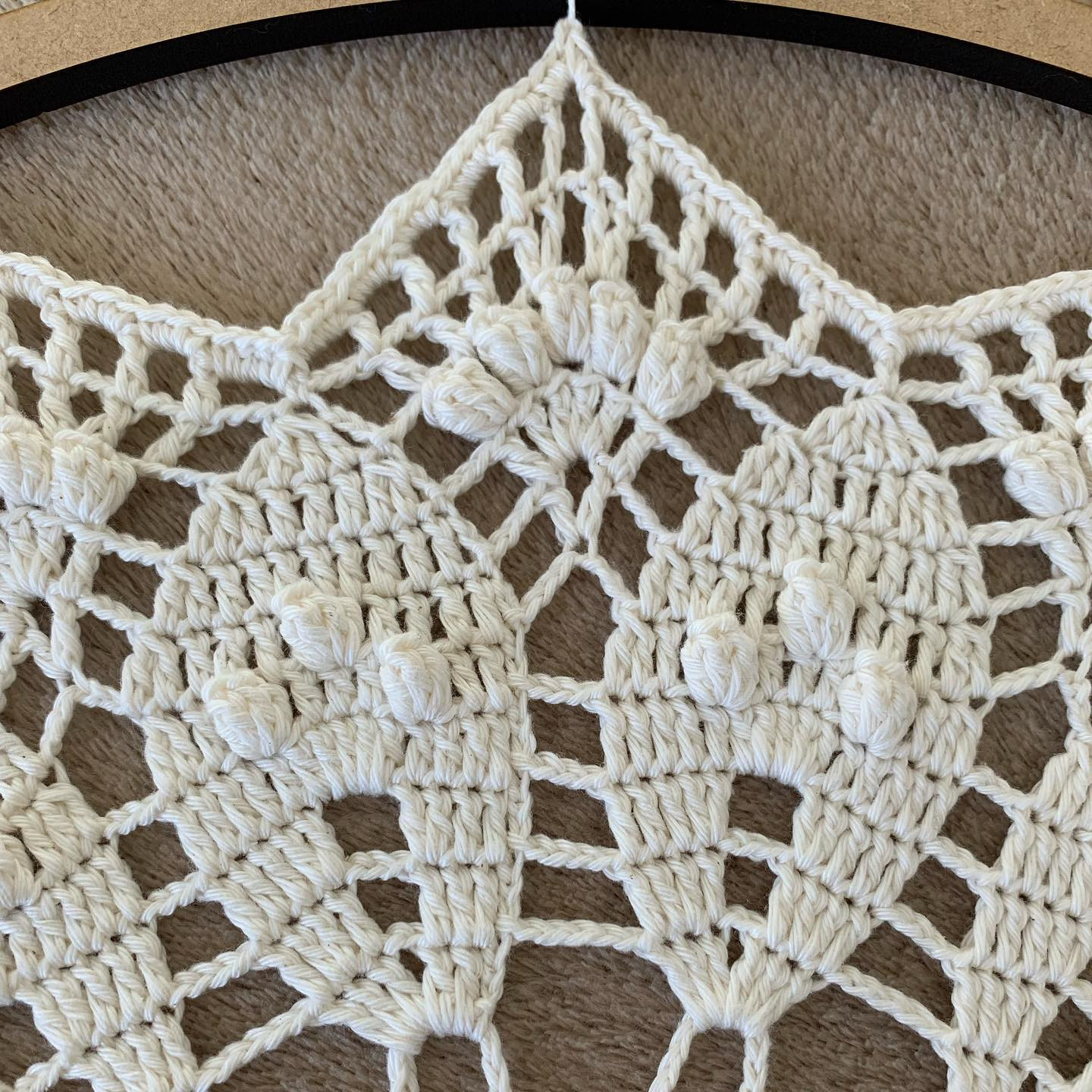 free crochet pattern circle with triangles.