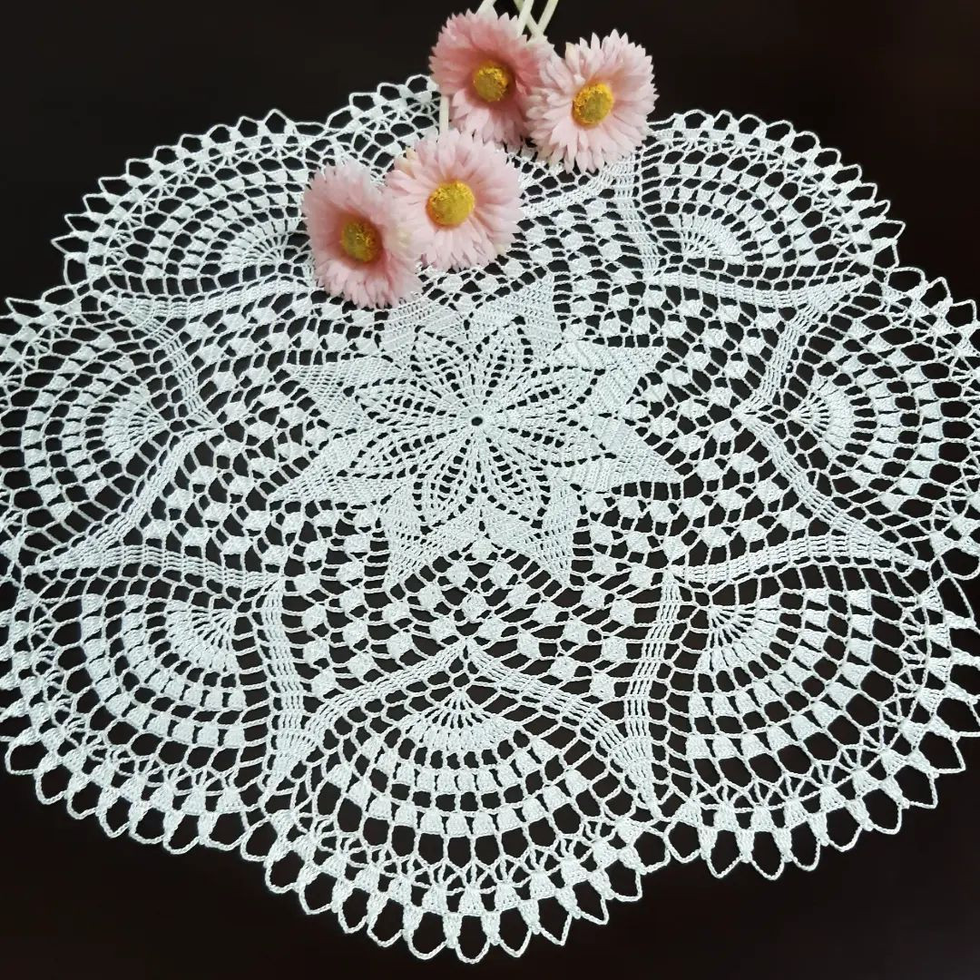 free crochet pattern circular with eight spikes and eight circles at the edge.
