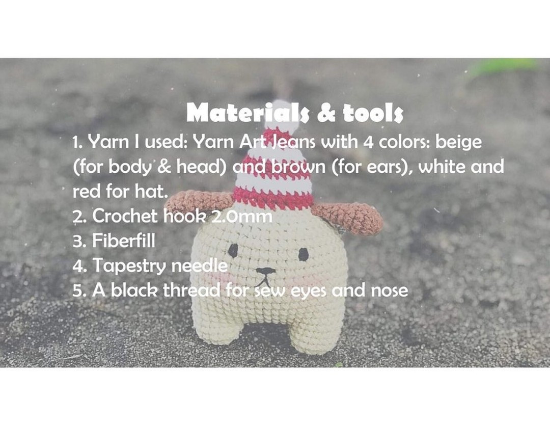 free crochet pattern dog wearing red hat.