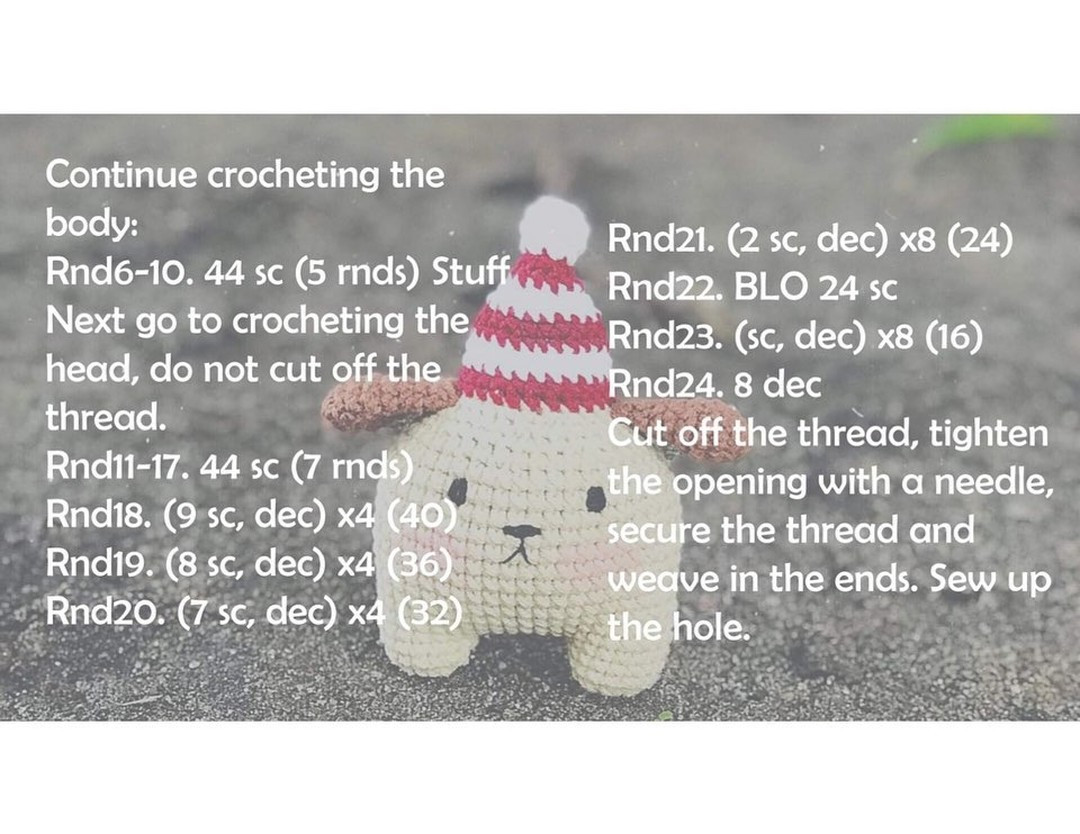 free crochet pattern dog wearing red hat.