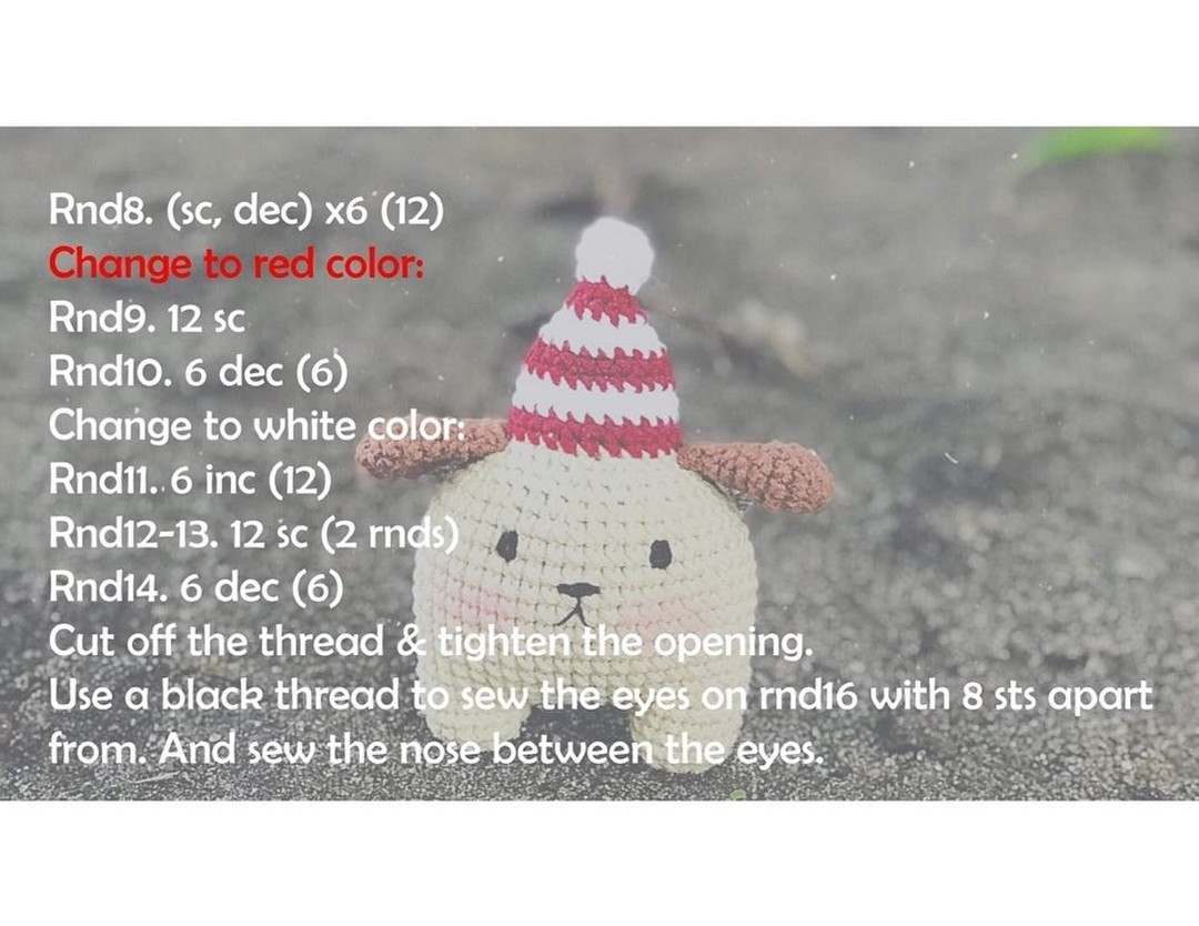 free crochet pattern dog wearing red hat.