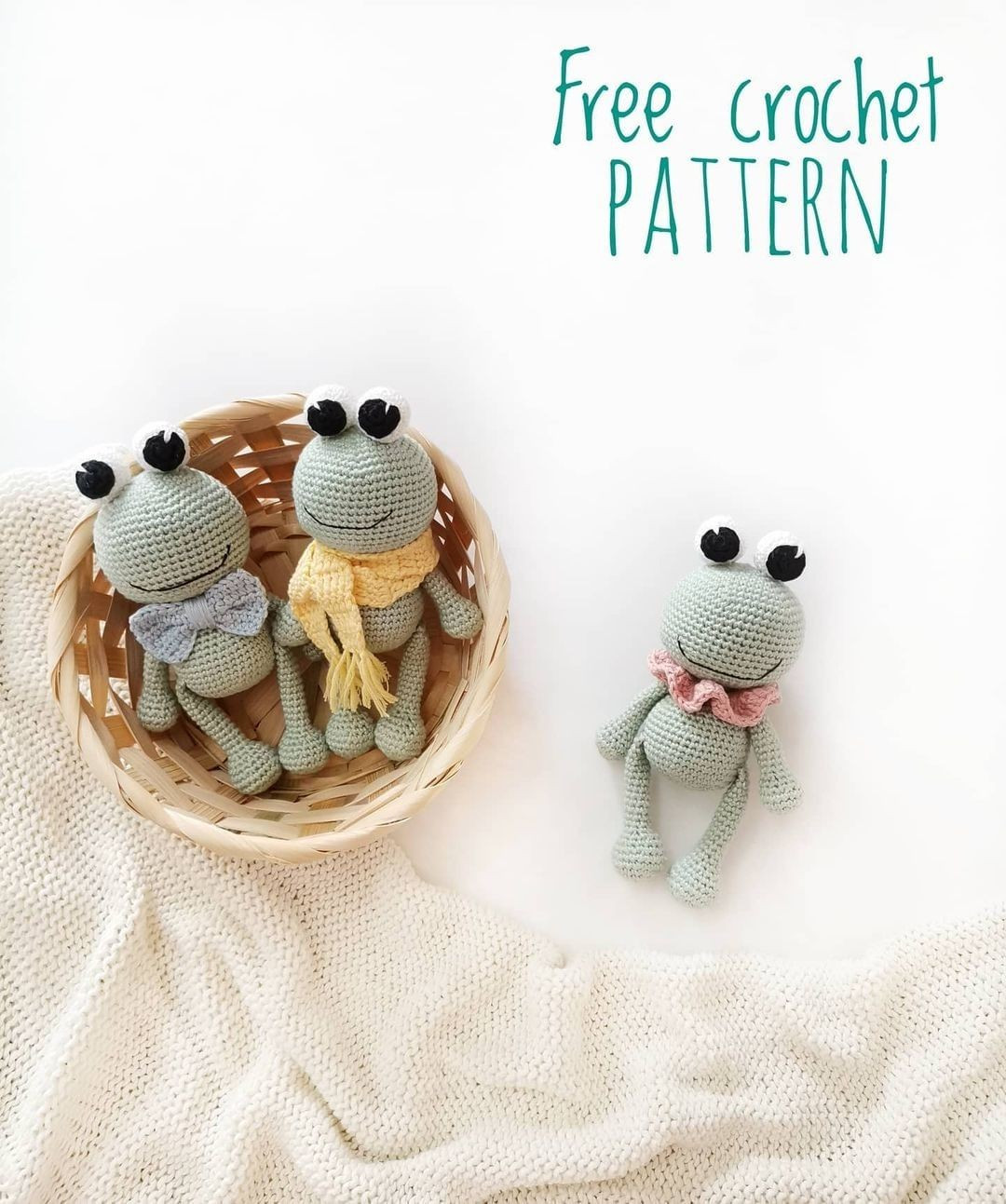 free crochet pattern green frog with bulging eyes