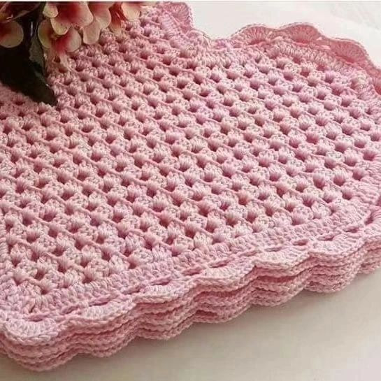 free crochet pattern heart shape with flower in the middle.