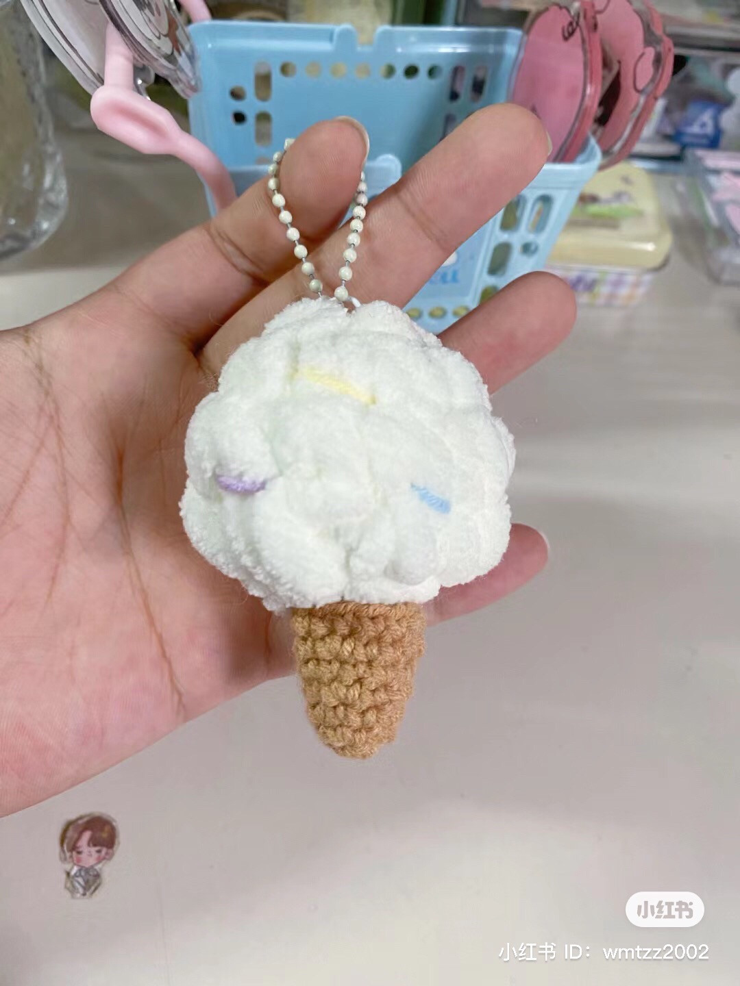Free crochet pattern ice cream cup keychain