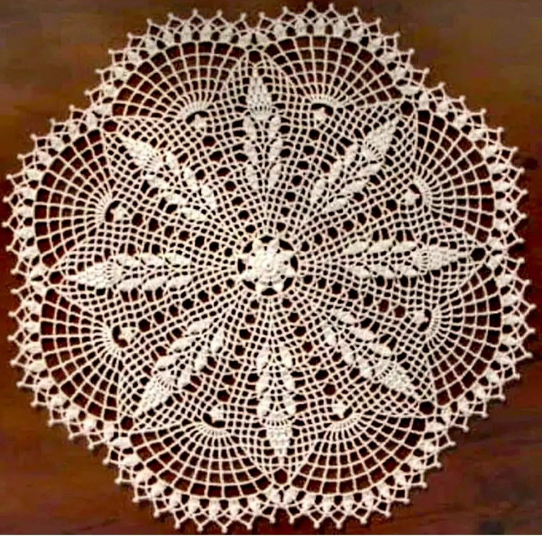 free crochet pattern in a circle with leaves from inside to outside.