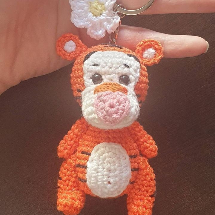 free crochet pattern pink nose tiger keychain.