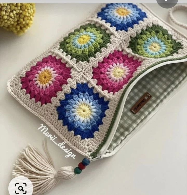 free crochet pattern rectangular bag made of squares.