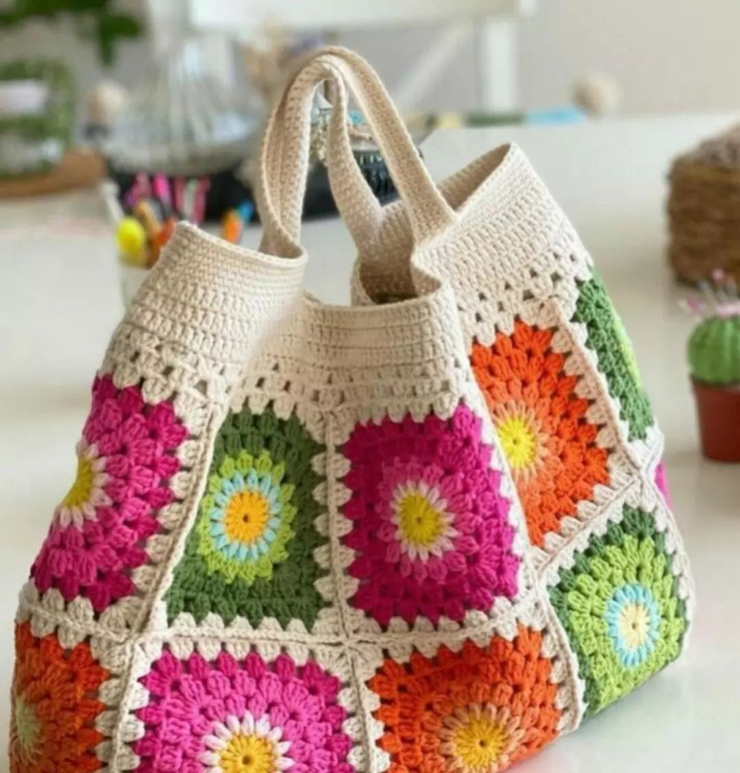 free crochet pattern rectangular bag made of squares.