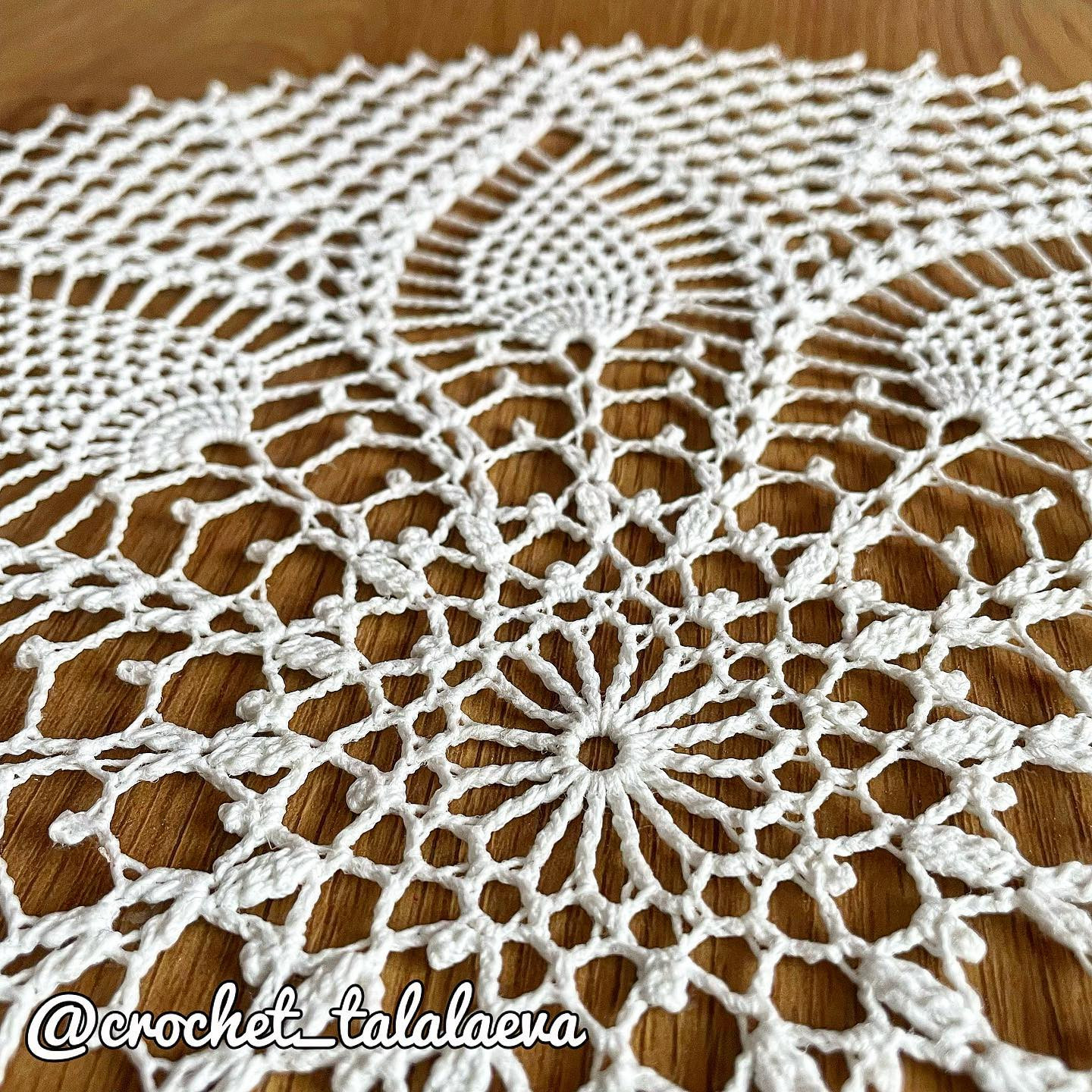 free crochet pattern round wing in the middle of eight petals