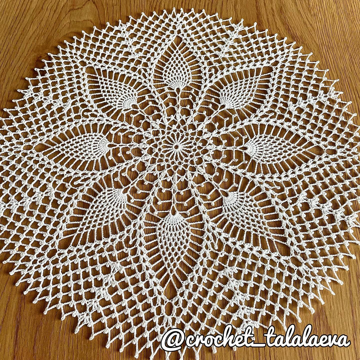 free crochet pattern round wing in the middle of eight petals