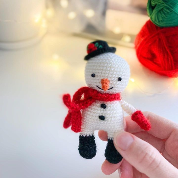 free crochet pattern snowman